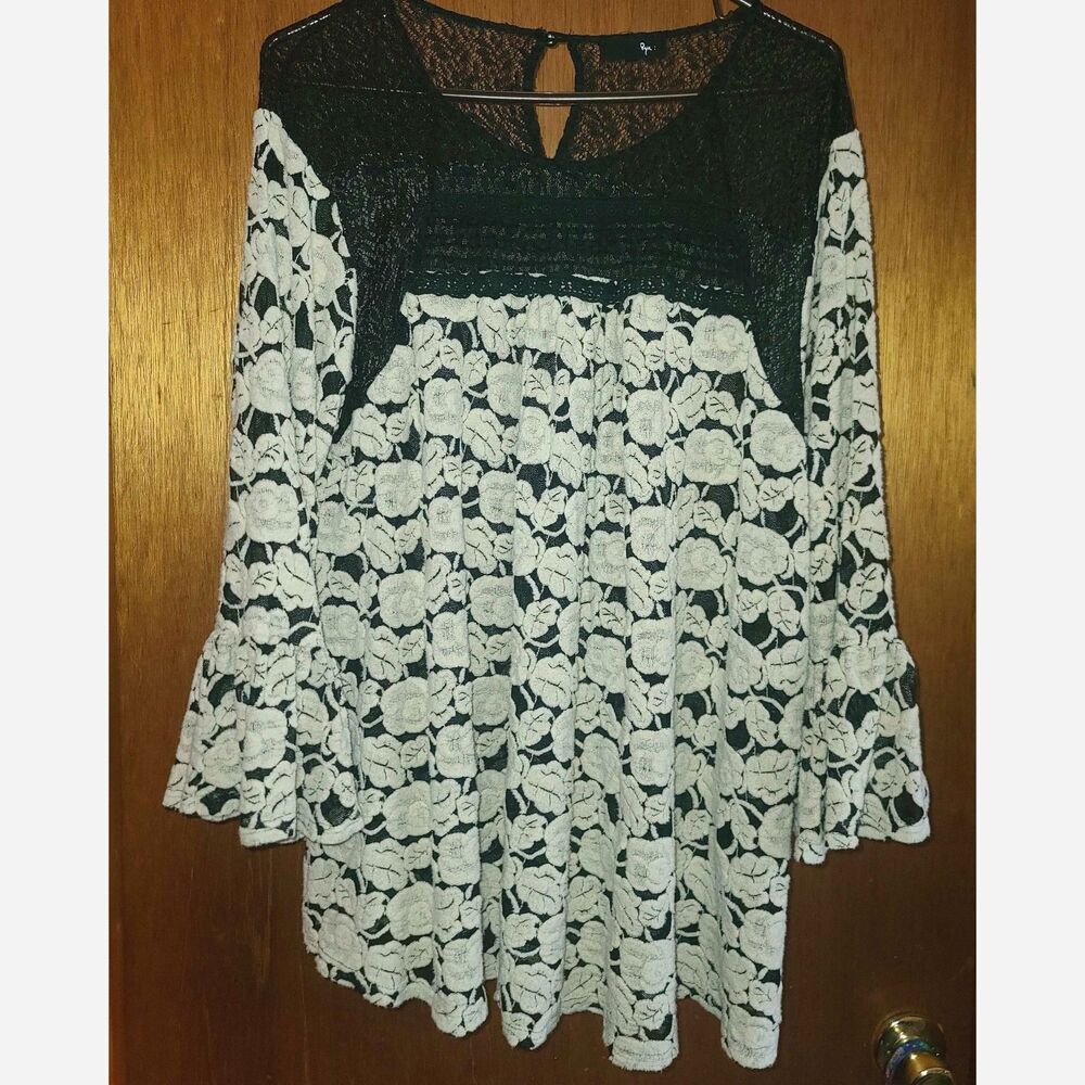Ryu Creamy Soft Roses and Black Lace Dress Blouse 2X